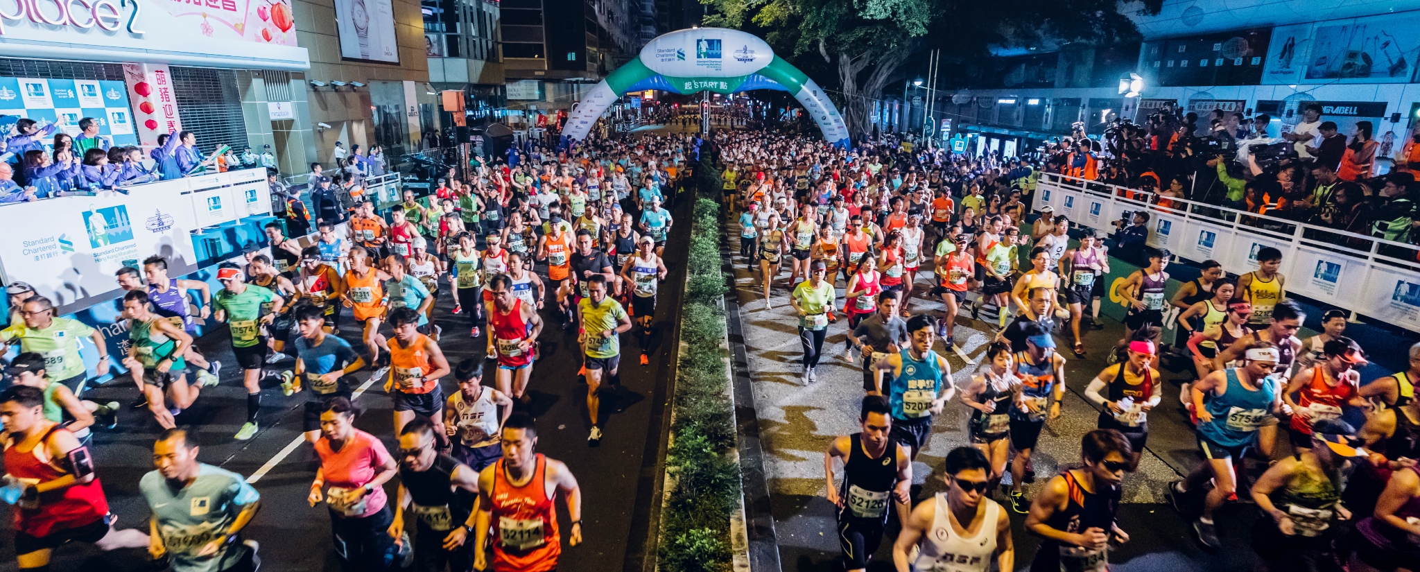 Marathon start point many people running