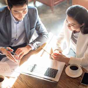 專屬國際客戶經理和投資顧問提供投資策略。